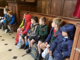 Mrs Kane’s class enjoy Armagh Palace Stables 🍎🍏